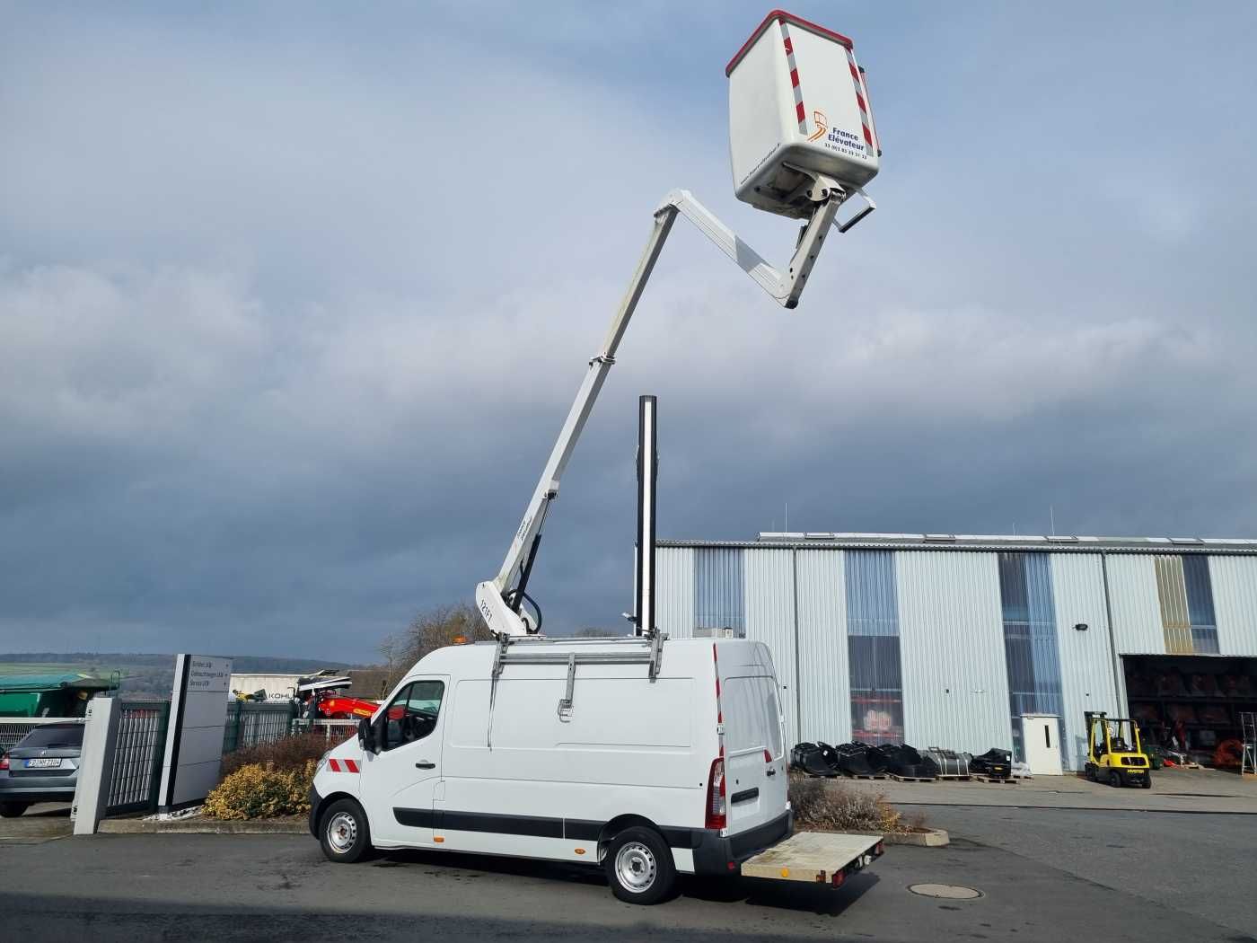 Fahrzeugabbildung Renault Master 2.3 dCi / France Elevateur 121FT, 12m