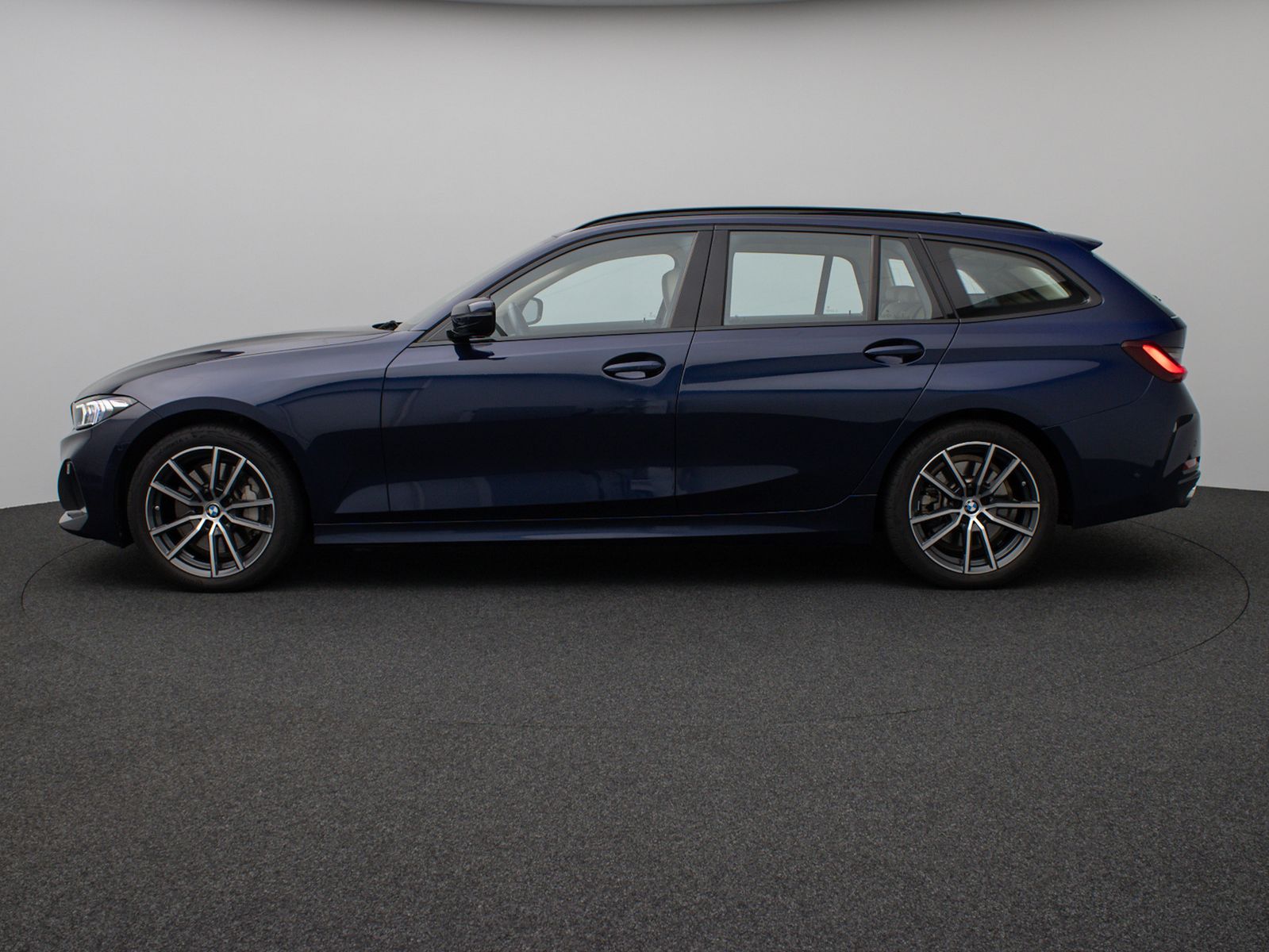 Fahrzeugabbildung BMW 330i xD Kamera DAB HiFi Leder Sportsitz Komfort