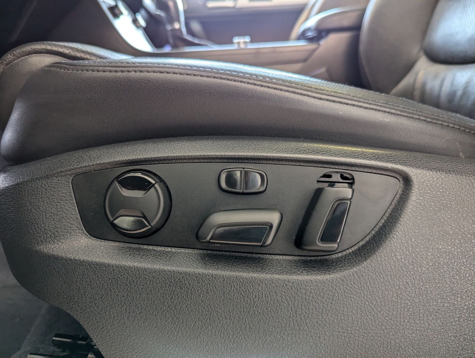 VW Touareg V6 TDI Pano Bi-Xen Memory DYNAUDIO StHz - Image 24
