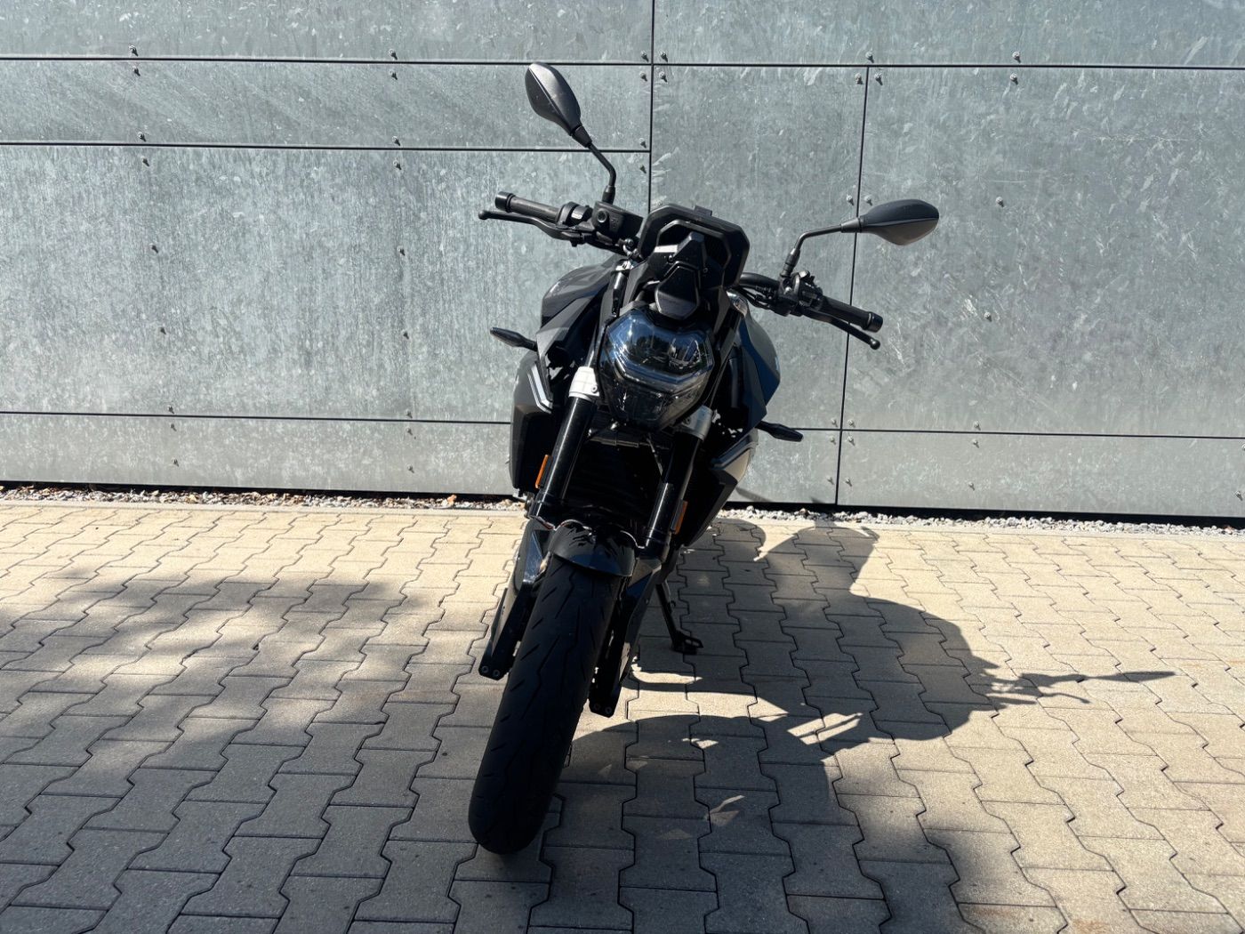 Fahrzeugabbildung BMW F 900 R Triple Black 2 Pakete
