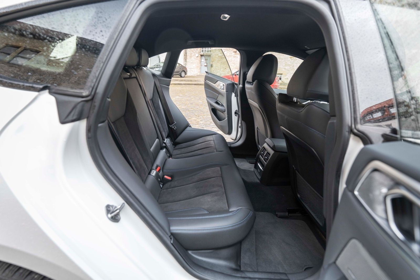 Fahrzeugabbildung BMW i4 M50 GC H&K LASERLICHT KAM CARPLAY ACC M+S