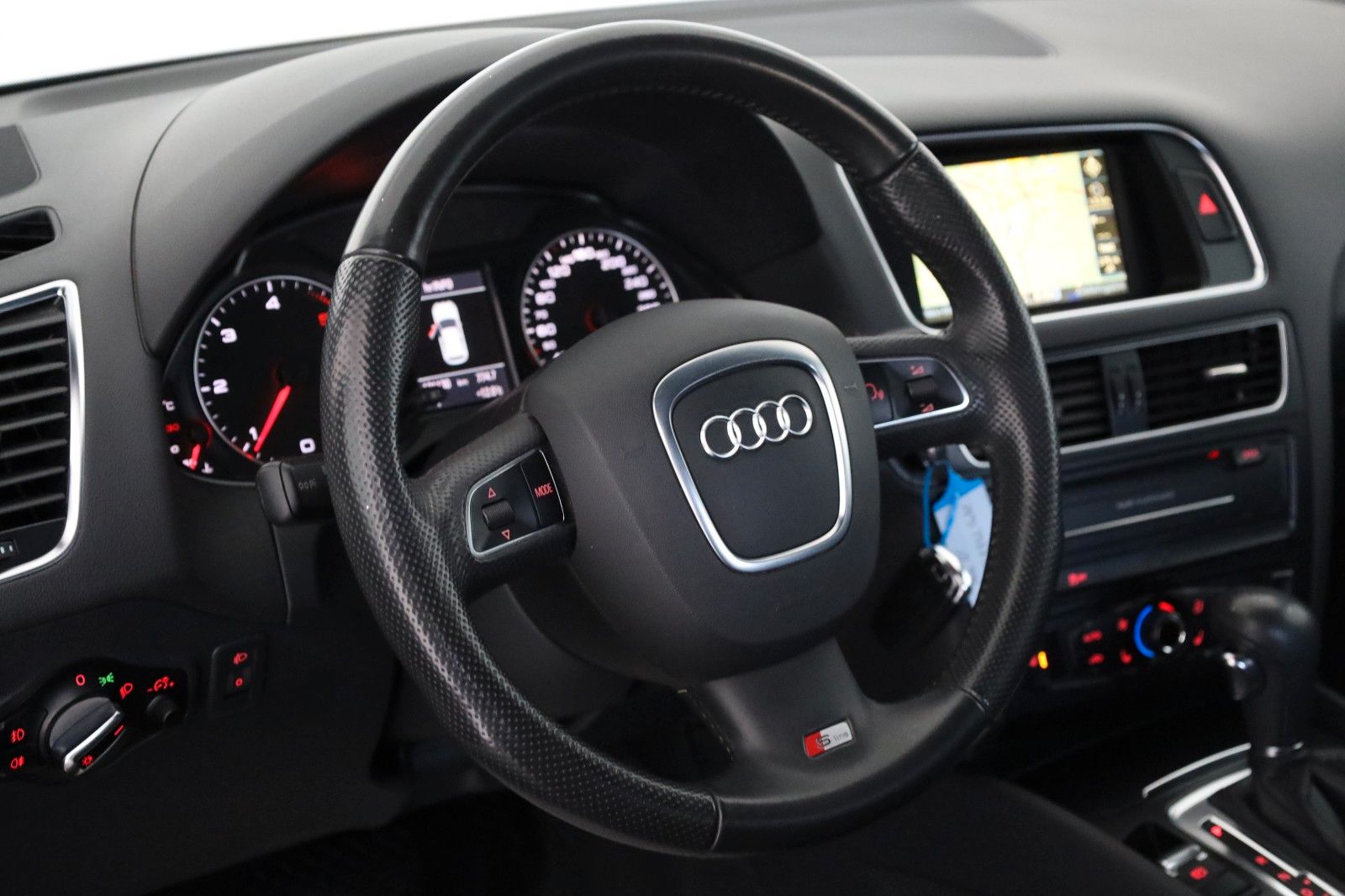 Fahrzeugabbildung Audi Q5 2.0 TDI quattro S line T.Leder,Navi,SH,20"