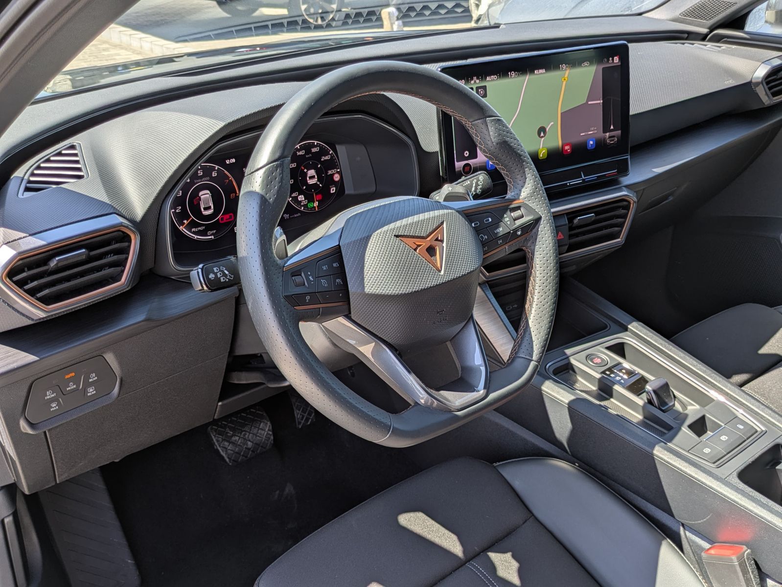 Fahrzeugabbildung CUPRA Leon 1.5 eTSI DSG MATRIX-LED*ACC*APP*KAMERA*18"