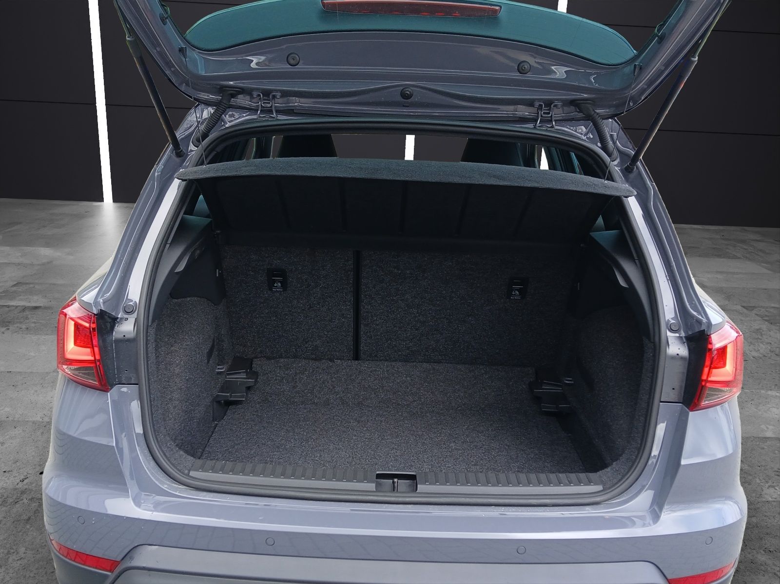 Fahrzeugabbildung SEAT Arona TSI FR Black Edition DSG LED Navi AID ACC