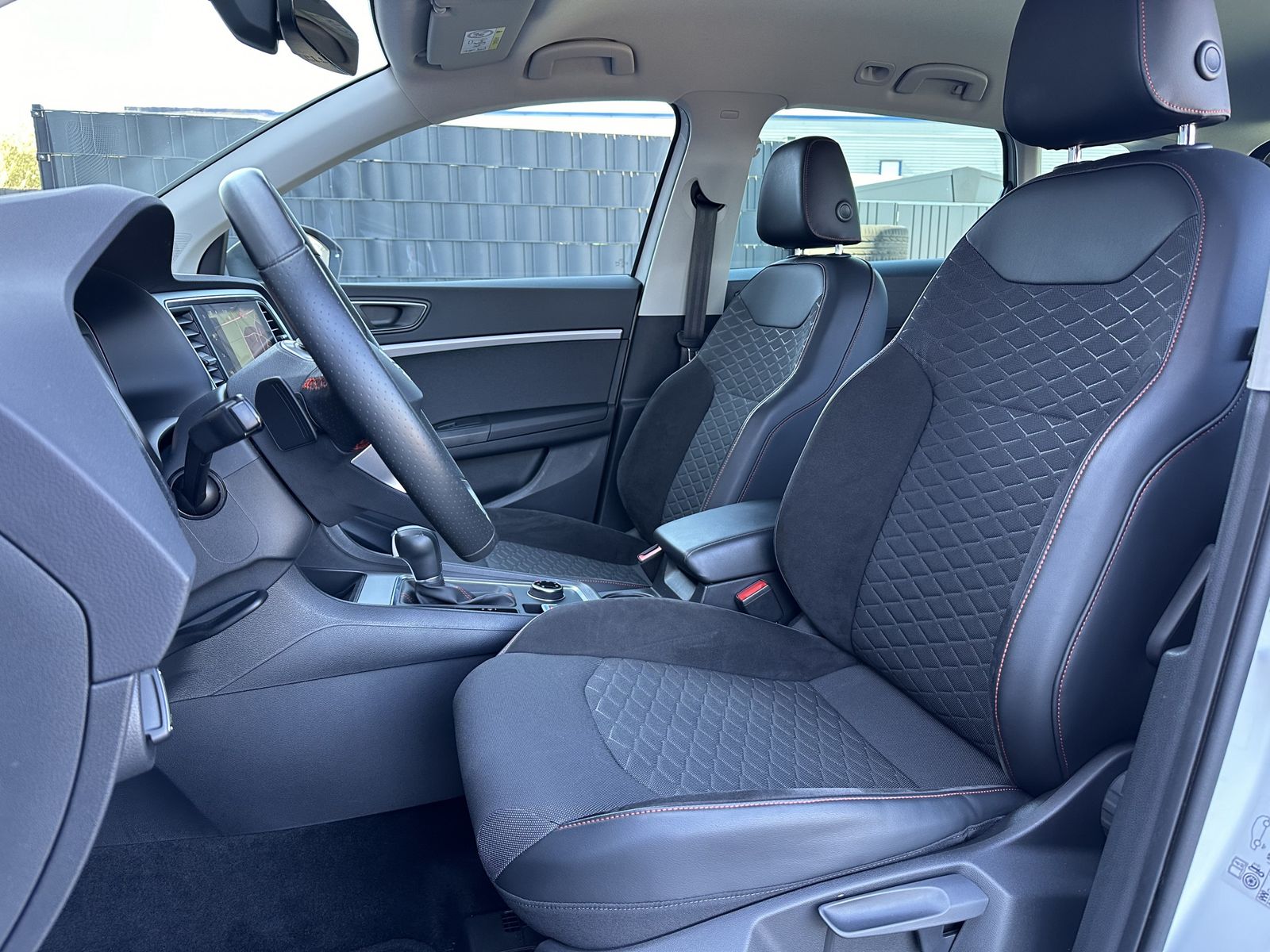 Fahrzeugabbildung SEAT Ateca 2.0 TDI 4Drive DSG FR NAV+LED+AHK+ACC+360°