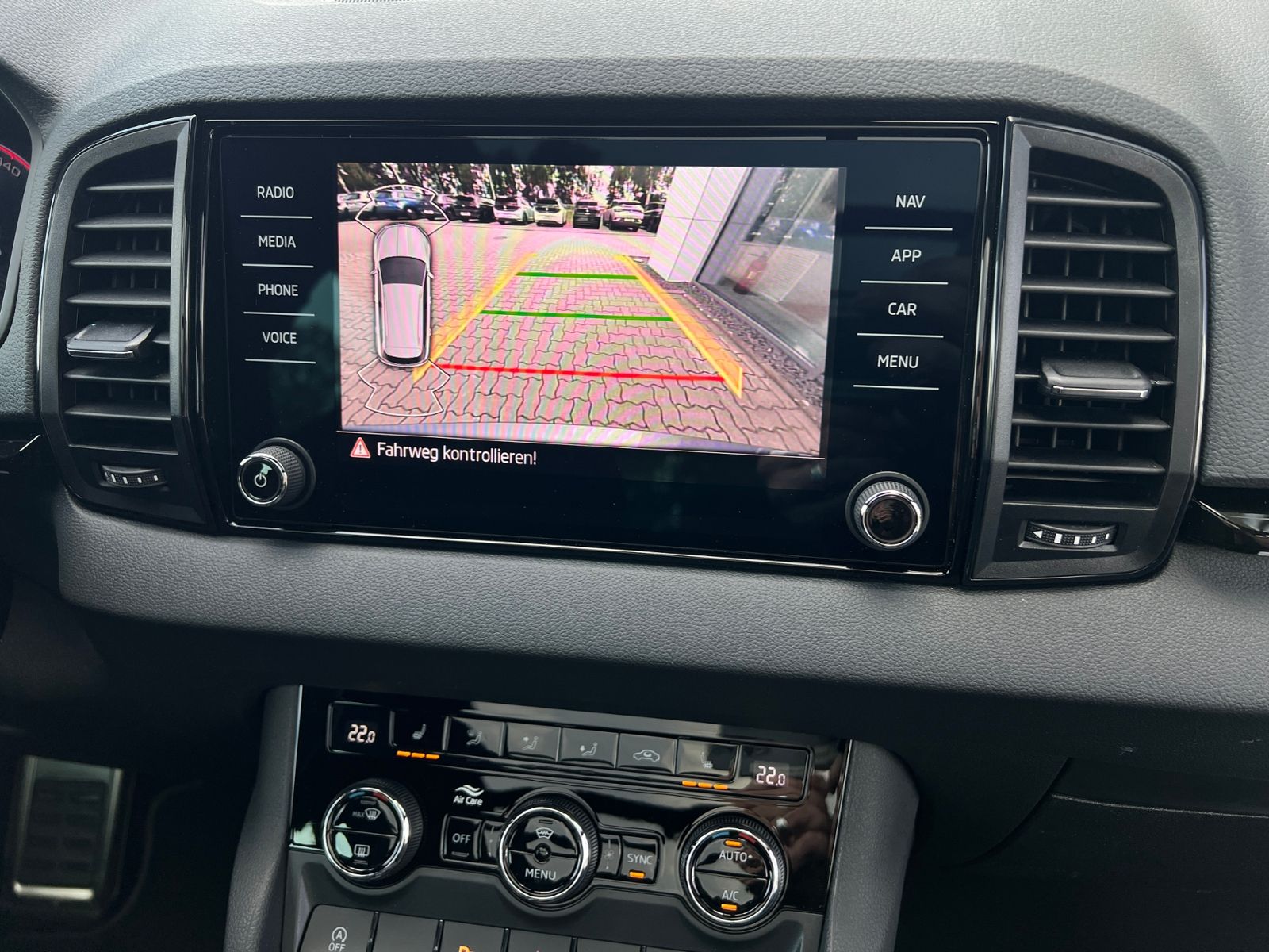 Fahrzeugabbildung SKODA Karoq Sportline 2.0 TSI 4x4 DSG *Panorama, AHK,