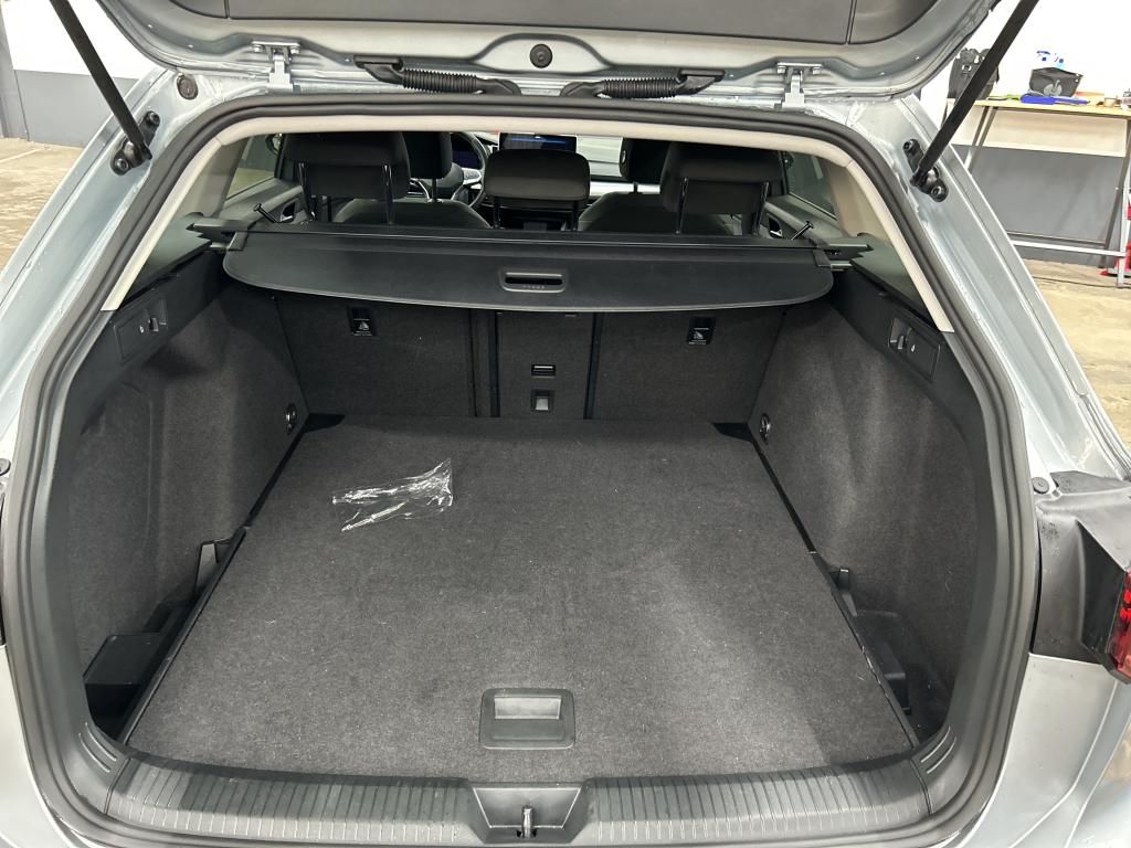 Fahrzeugabbildung Volkswagen Golf VIII Variant TDI Life DSG LED Navi AID HUD