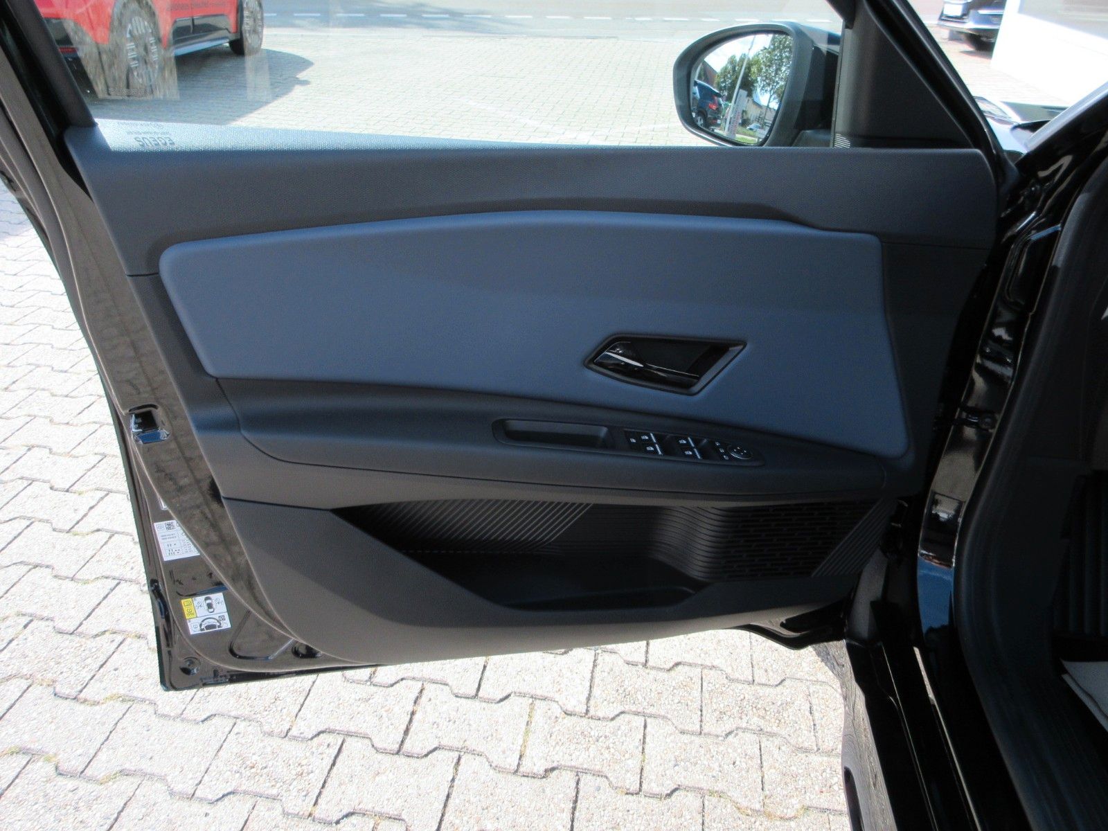 Fahrzeugabbildung Nissan Micra Evolve 52kWh 150PS AT Automatik