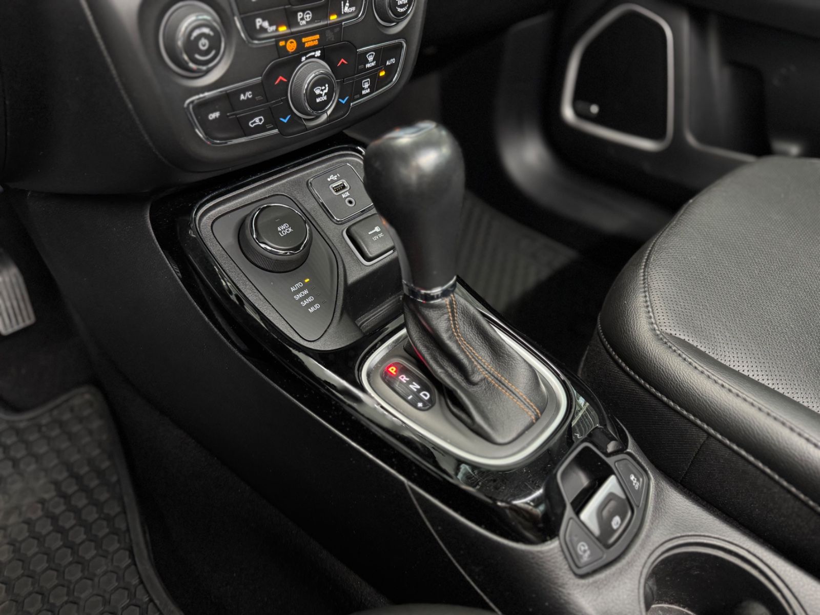 Fahrzeugabbildung Jeep Compass 1.4 T Limited 4WD "AHK GJR Luxus-Paket "