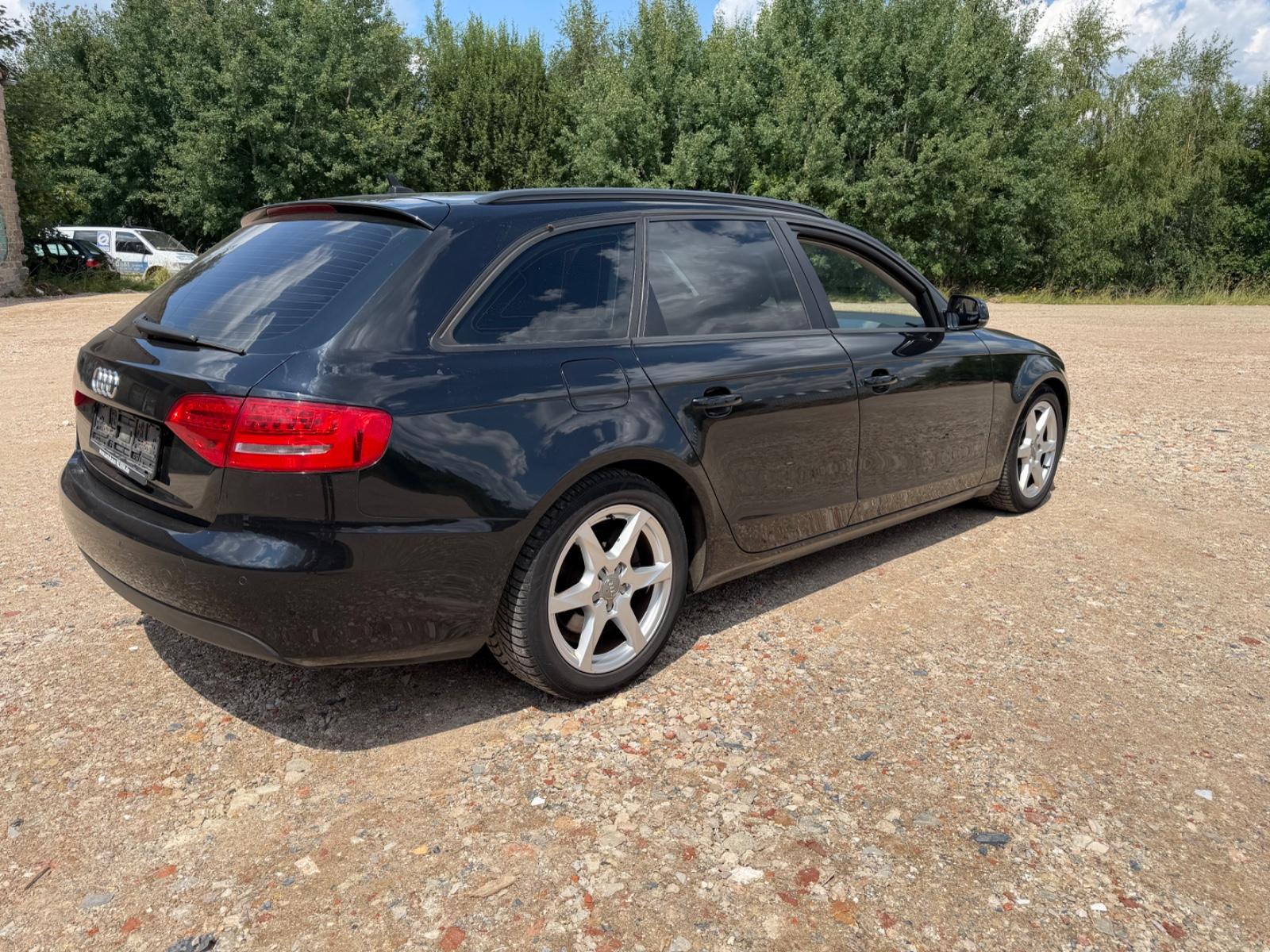 Audi A4 2011 — photo 8