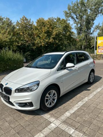 BMW 218 Active Tourer 218d - Navi, Panorama, 1Hand