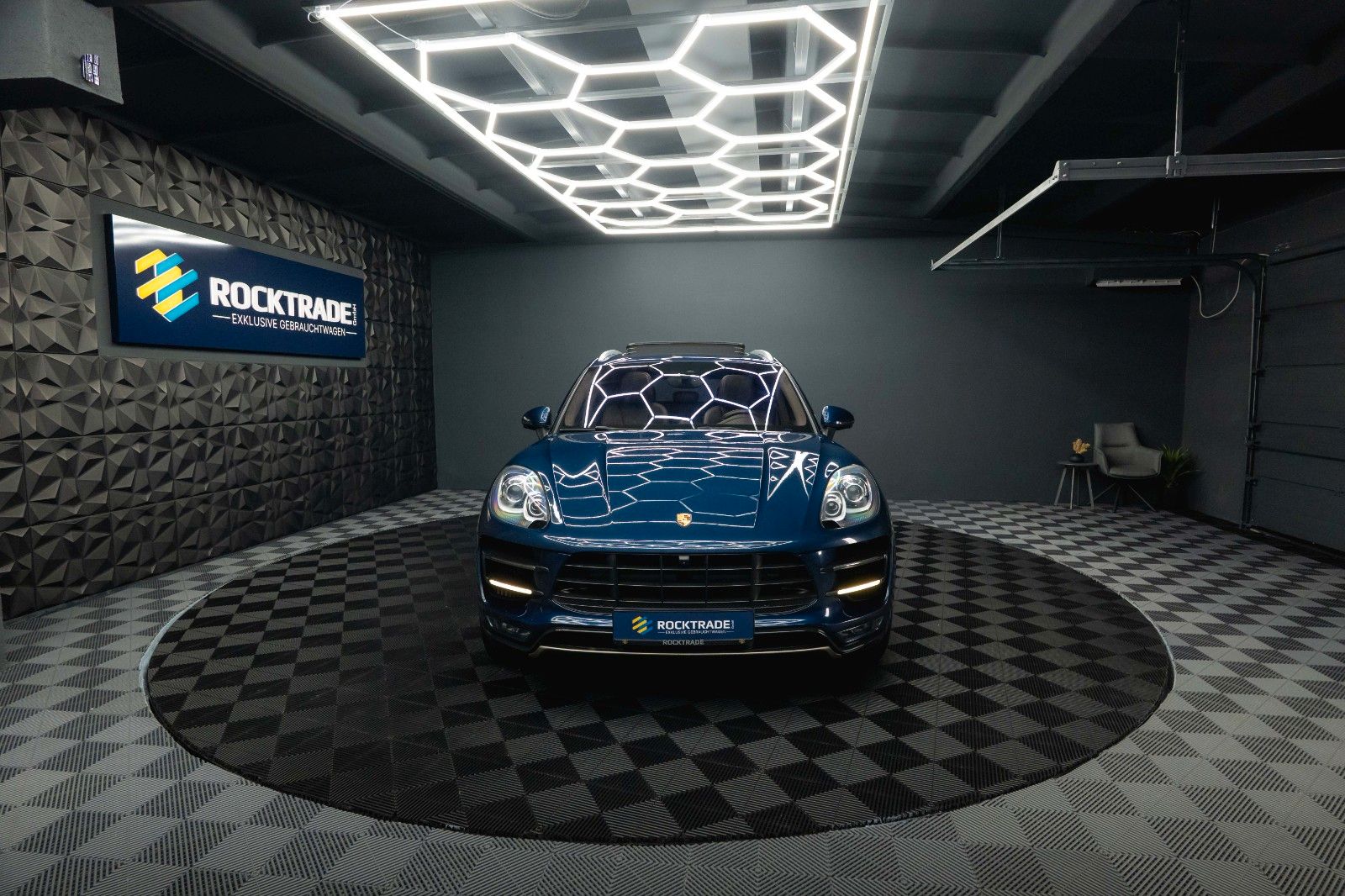 Fahrzeugabbildung Porsche Macan Turbo Sport-Design Chrono+ *Pano*DAB*LED*
