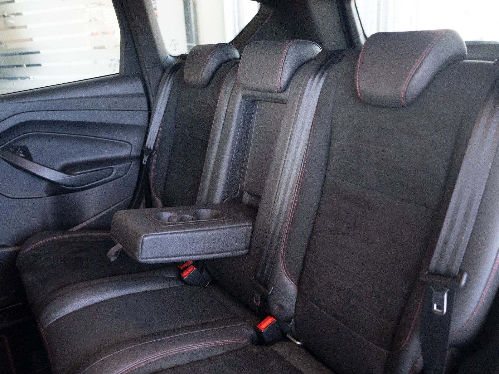 Fahrzeugabbildung Ford Kuga ST-Line AUTOM./ALLRAD/WINTER-P./NAVI