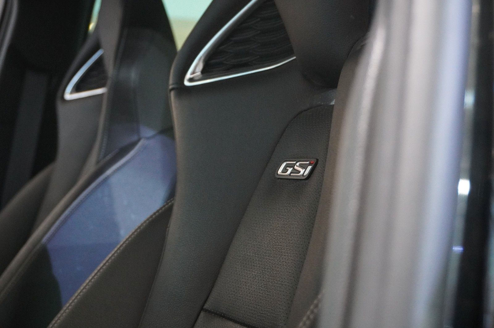 Fahrzeugabbildung Opel Insignia B GS GSi 4x4 PERFORMANCE/20"ALU/MASSAGE