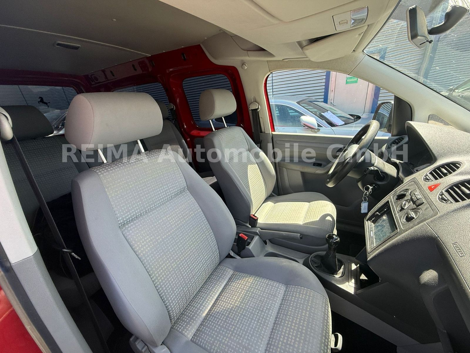 Fahrzeugabbildung Volkswagen Caddy Maxi 1,9TDi Kombi, 5 Sitzer, AHK, KLima