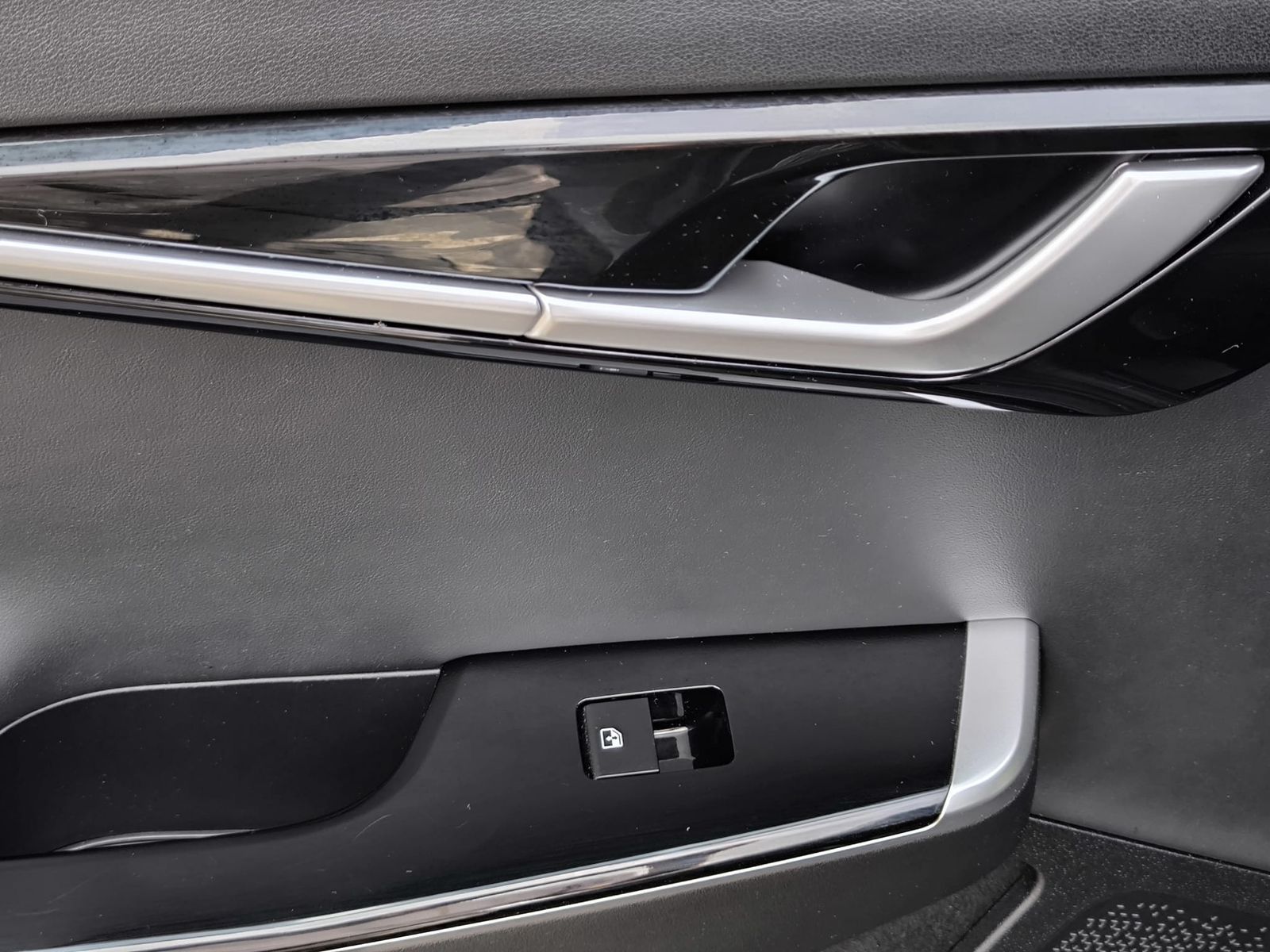 Fahrzeugabbildung Kia EV6 2WD WERKSGAR+NAVI+LED+SHZ+DAB+KAMERA+ACC+19"