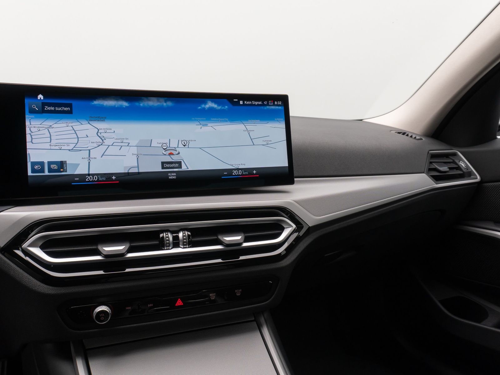 Fahrzeugabbildung BMW 330e GeschwindigReg PDC CockpitPlus DAB Sport