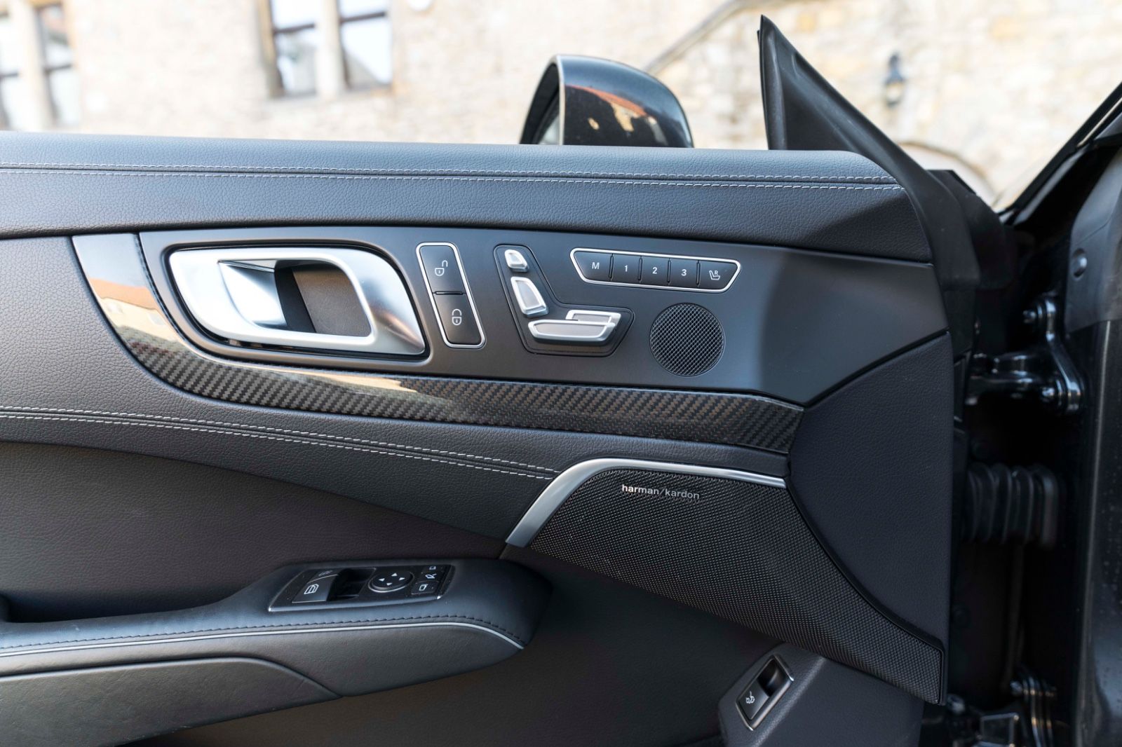 Fahrzeugabbildung Mercedes-Benz SL 63 AMG CARBON H&K KAM AIRSCRAF SOFT-CLOSE