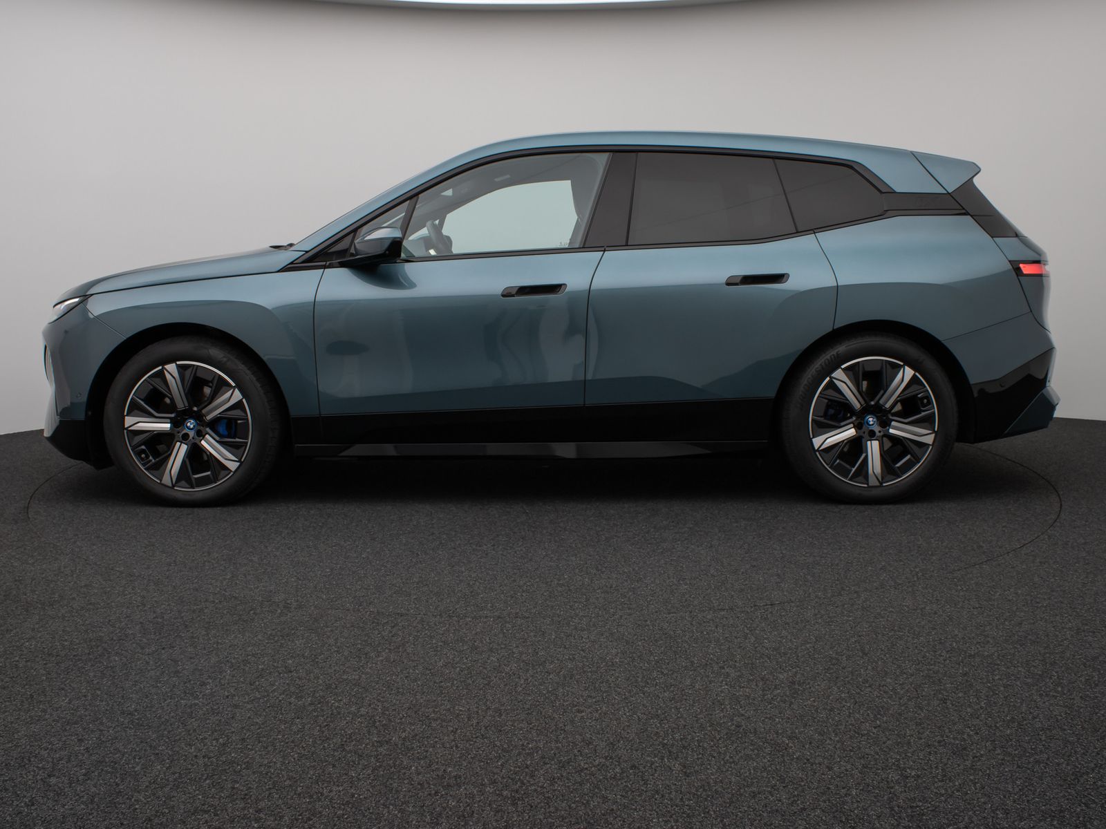 Fahrzeugabbildung BMW iX xD40 Sport Panorama 360° Laser DAB H/K 21Zoll