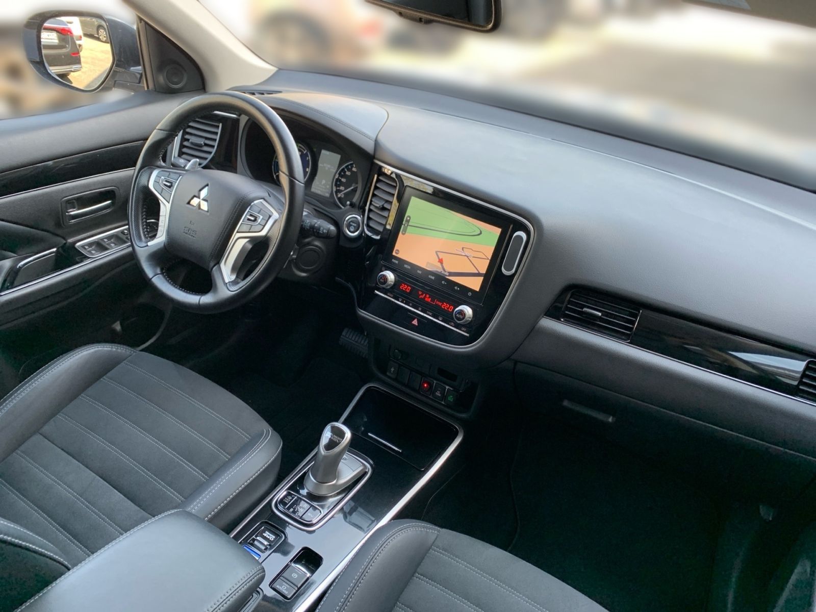 Fahrzeugabbildung Mitsubishi Outlander 2.4 PHEV Plug-in Hybrid Basis Spirit 4