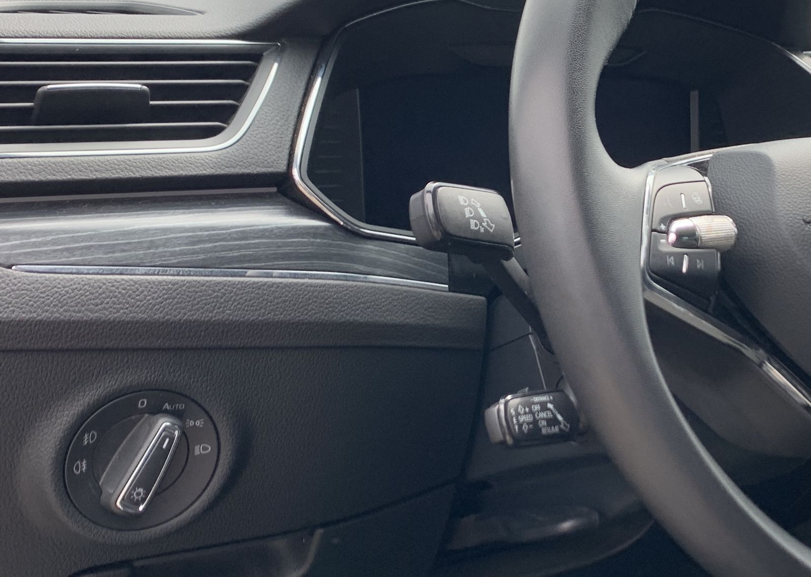 Fahrzeugabbildung SKODA Superb 2.0 TDI*AHK*Alcantara*360°Cam*STHZ*CANTON