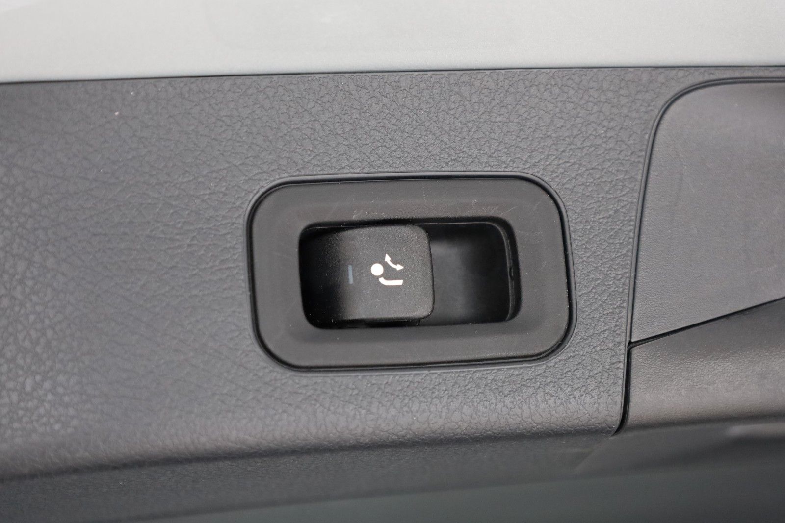 Fahrzeugabbildung Mercedes-Benz GLB 200 Progressive,Leder,Navi,LED,Kamera,AHK