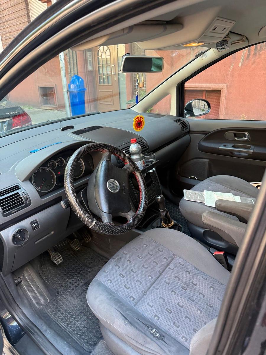 Volkswagen Sharan 2009 — photo 11