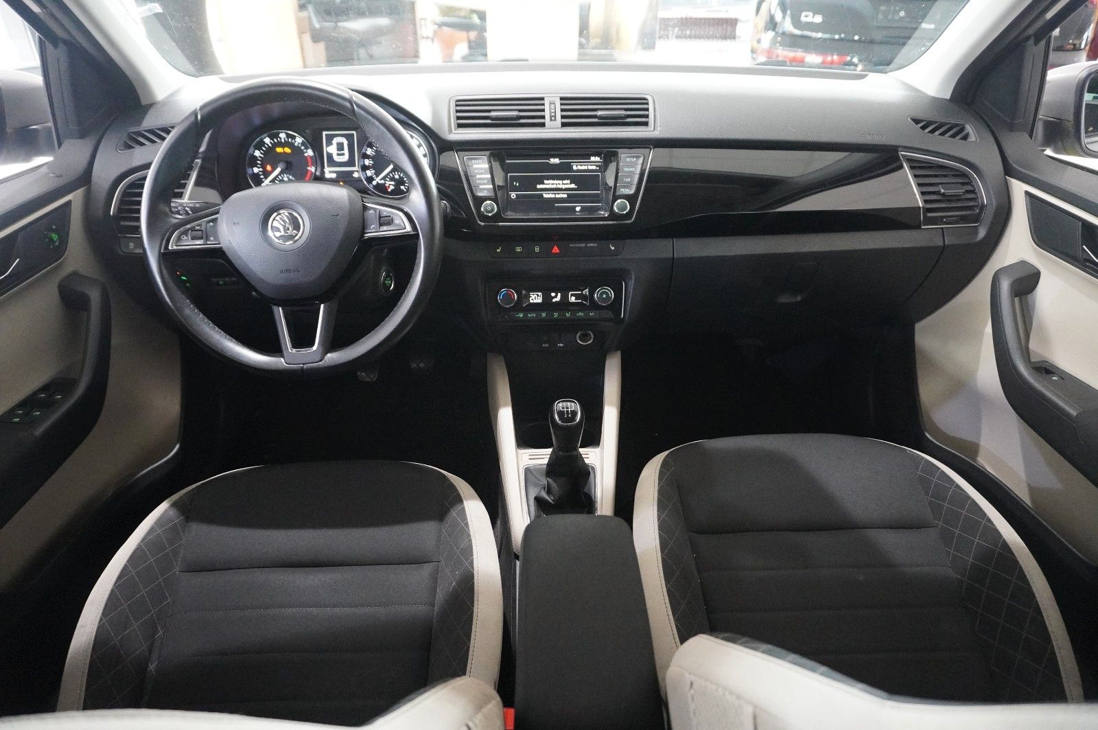 Fahrzeugabbildung SKODA Fabia Combi 1.2 STYLE LED/PDC/KLIMA/SH/USB/NEBEL