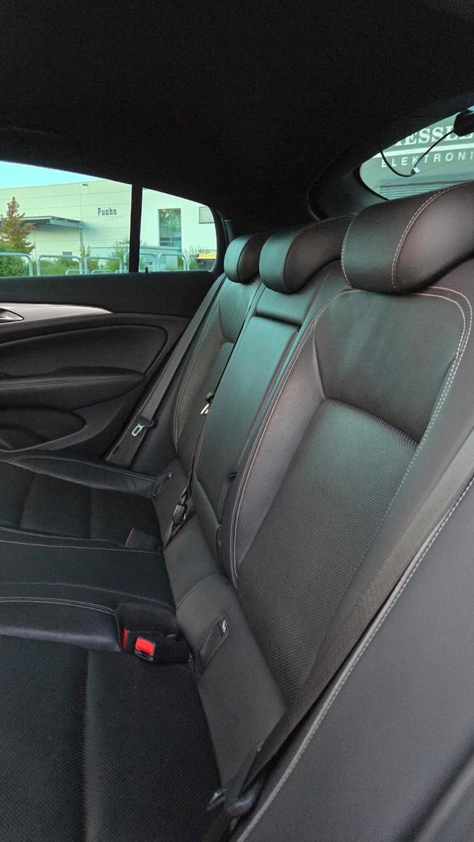 Opel Insignia Grand Sport GSi 2.0 Turbo 4x4 