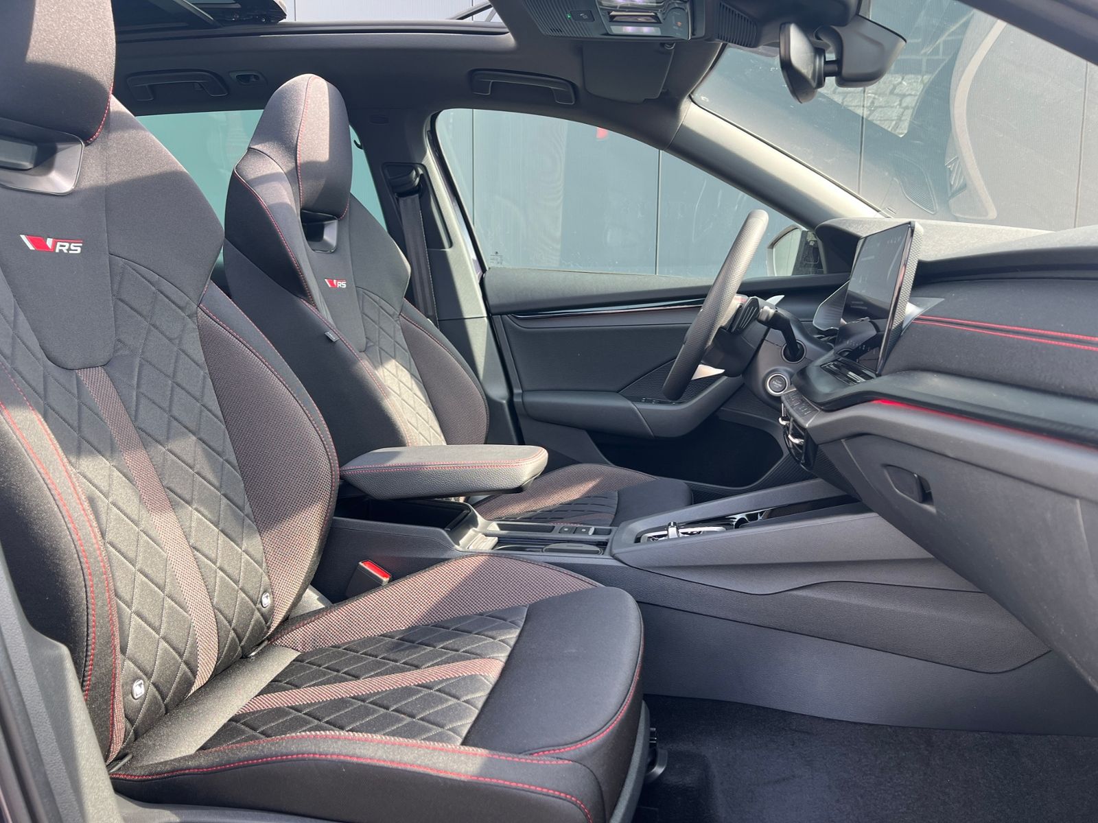 Fahrzeugabbildung SKODA Octavia Combi RS 2.0 TSI DSG *Panorama, AHK, Ind