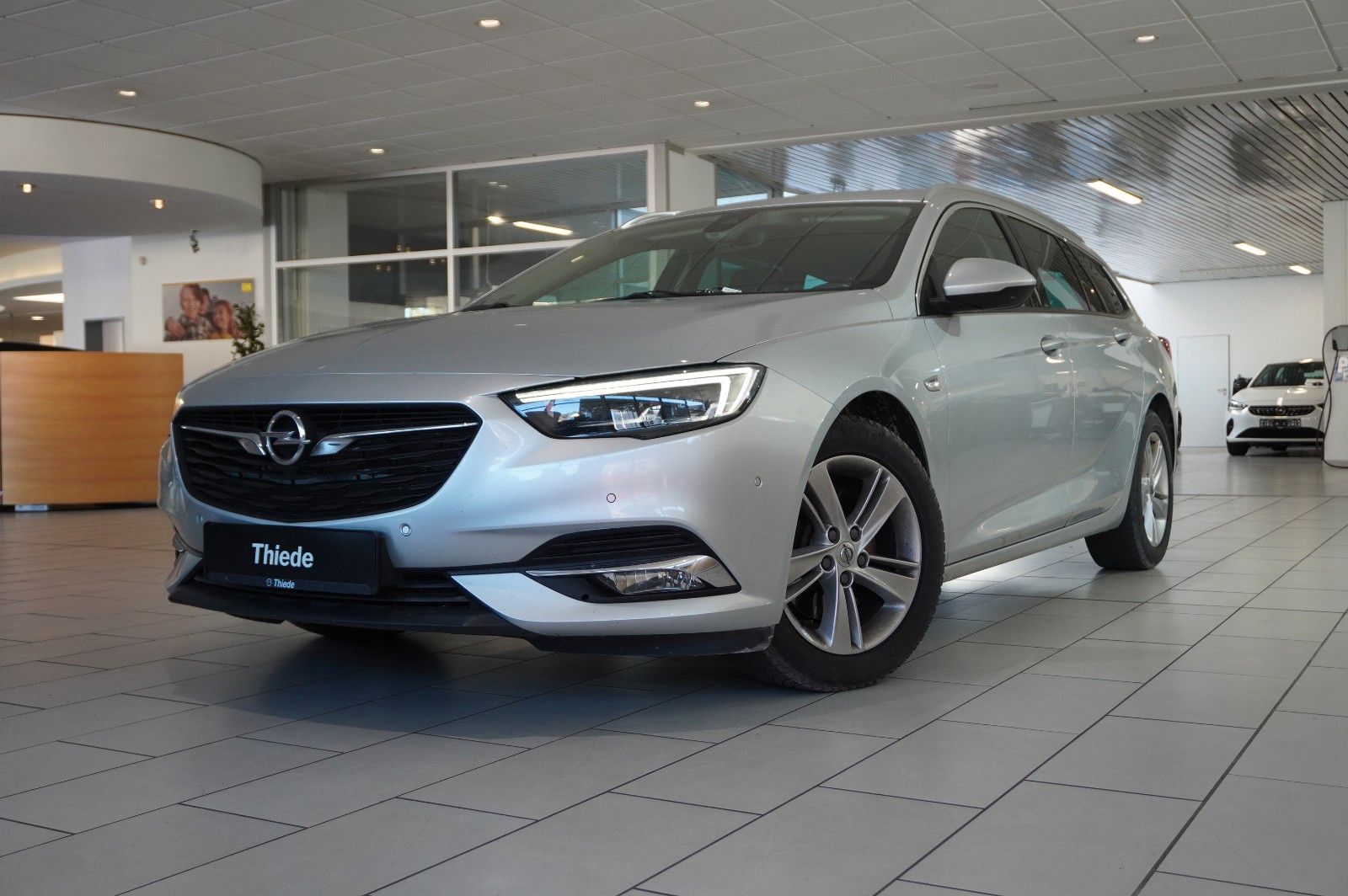 Fahrzeugabbildung Opel Insignia B ST 1.5T DYNAMIC NAVI/MATRIX/KAMERA/SH