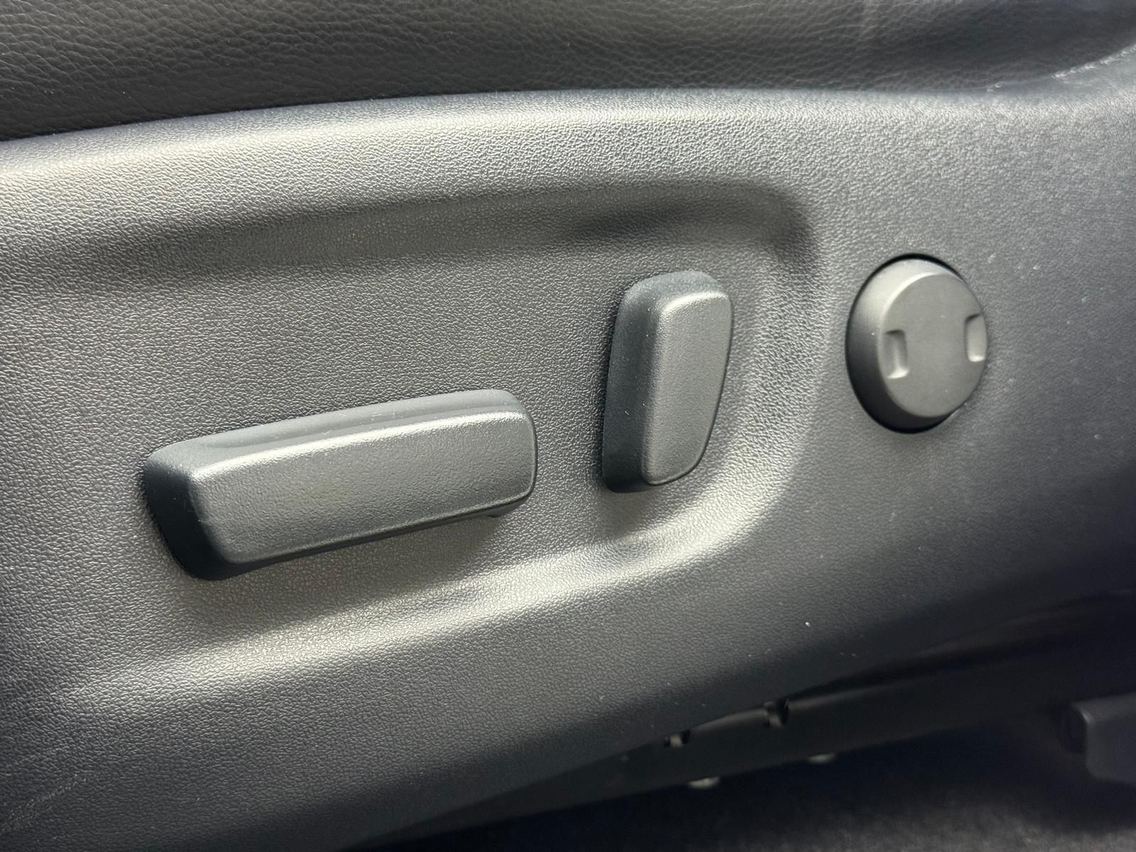 Fahrzeugabbildung Toyota RAV 4 2.5 EXECUTIVE/STANDHZ/RCAM/KEY/LED/DAB/RSA