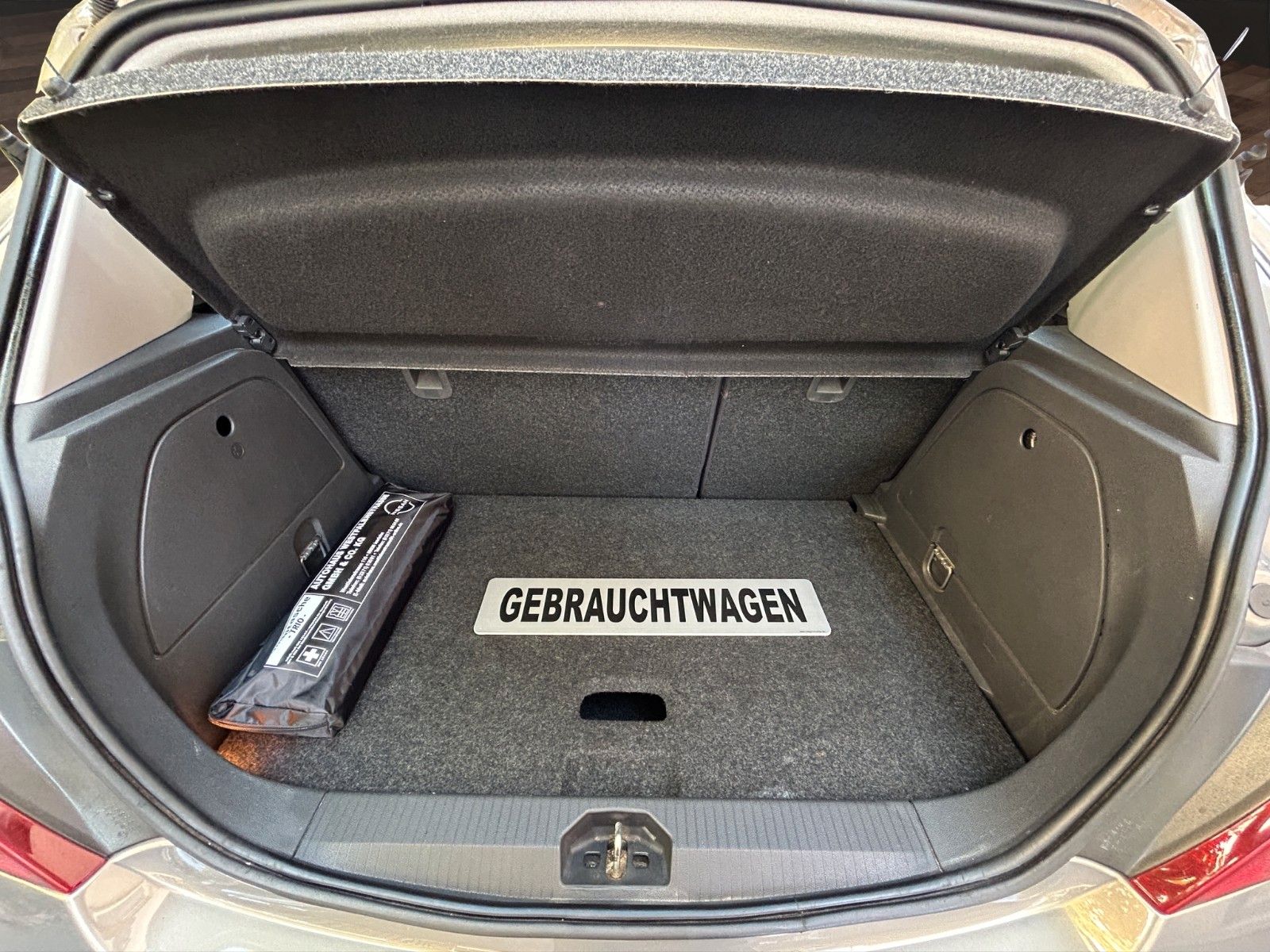 Fahrzeugabbildung Opel Corsa D Active/Top Gepflegt/2.Hand/Service Neu