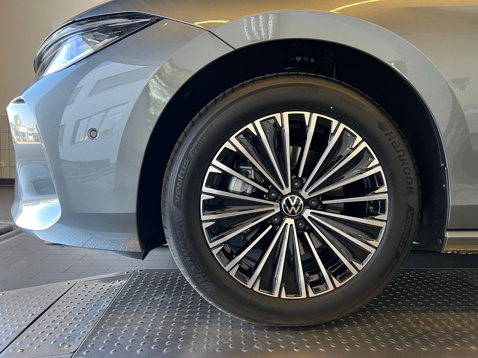 Fahrzeugabbildung Volkswagen Passat Variant Elegance 1.5 eTSI DSG *AHK,IQ-Lig