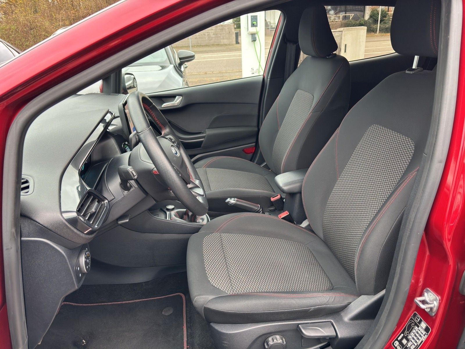 Fahrzeugabbildung Ford Fiesta ST-Line X 1.0 Eco Boost Ass. Paket LED B&