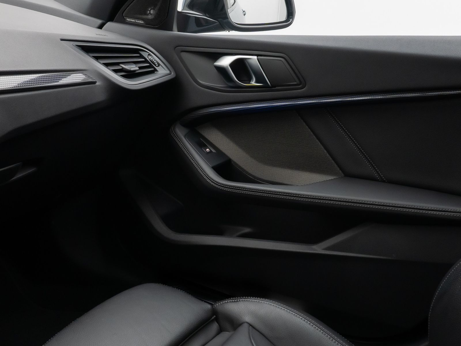 Fahrzeugabbildung BMW 118i M Sport Panorama Kamera HUD DAB H/K Komfort