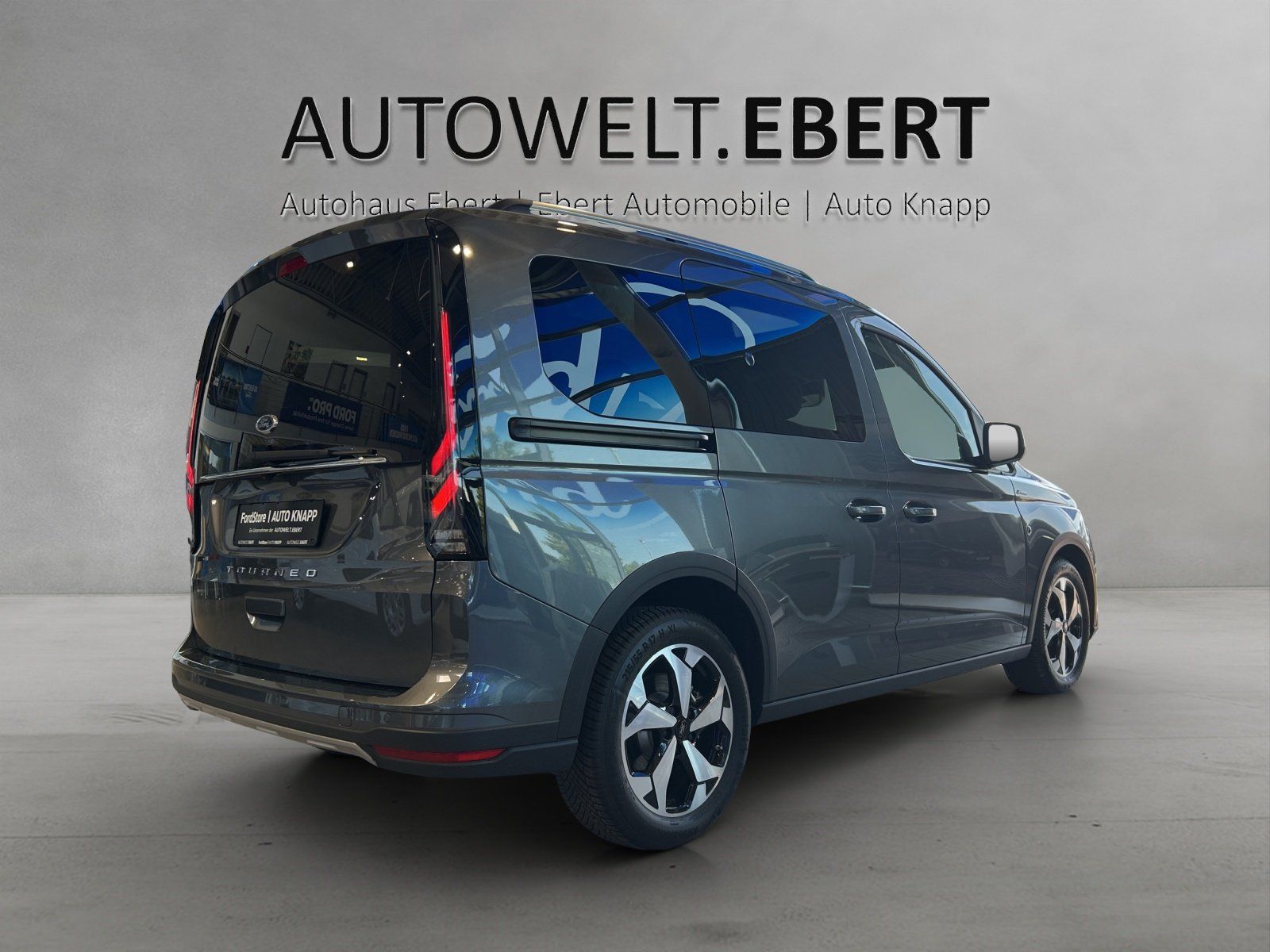 Fahrzeugabbildung Ford Tourneo Connect Active 122PS Kurz 7 Sitze