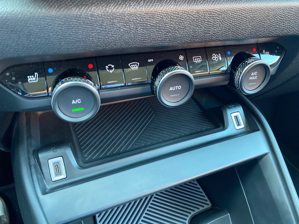 Fahrzeugabbildung Citroën C4 PureTech 130 Stop&Start FEEL PACK *Kamera*