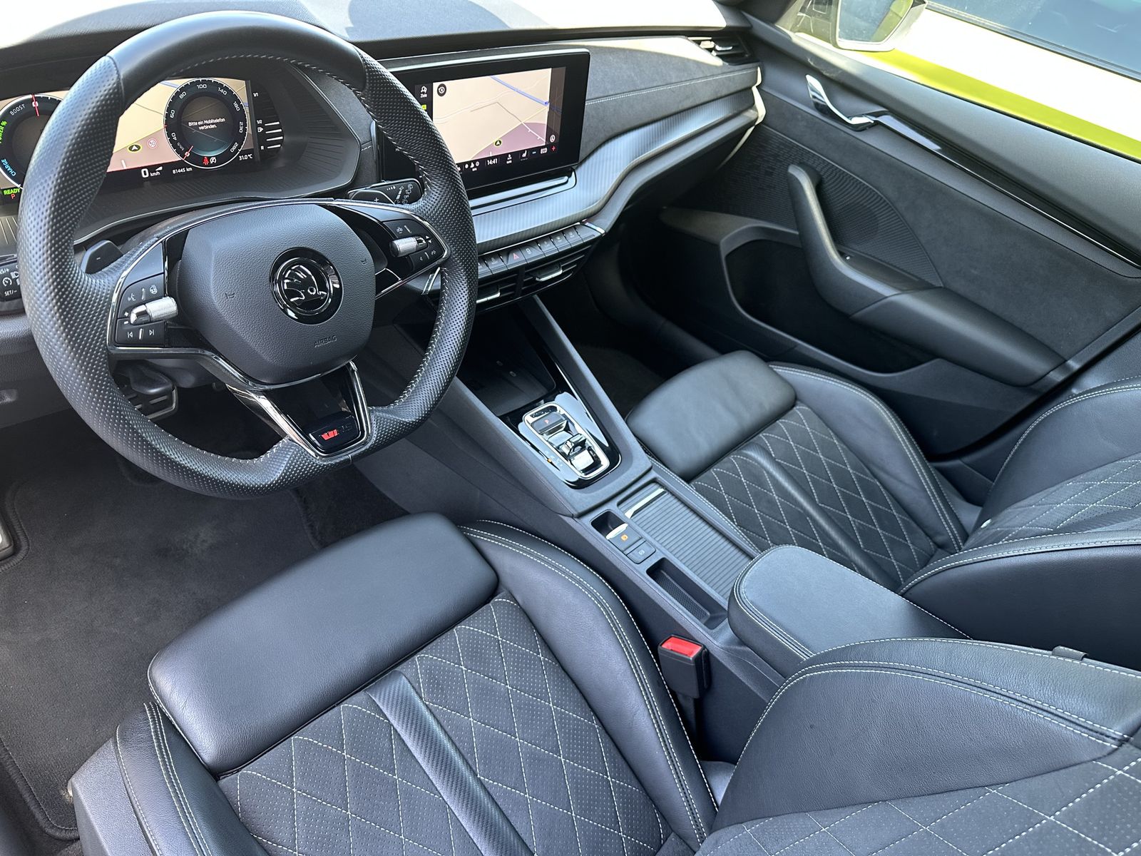 Fahrzeugabbildung SKODA Octavia Combi 1.4 TSI iV RS DSG NAV+LED+KAM+18ZO