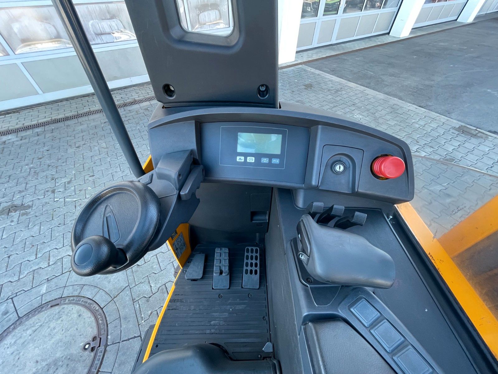 Fahrzeugabbildung Jungheinrich ETV C16 / Triplex 5.3m / SS / nur 3.594h / 2023