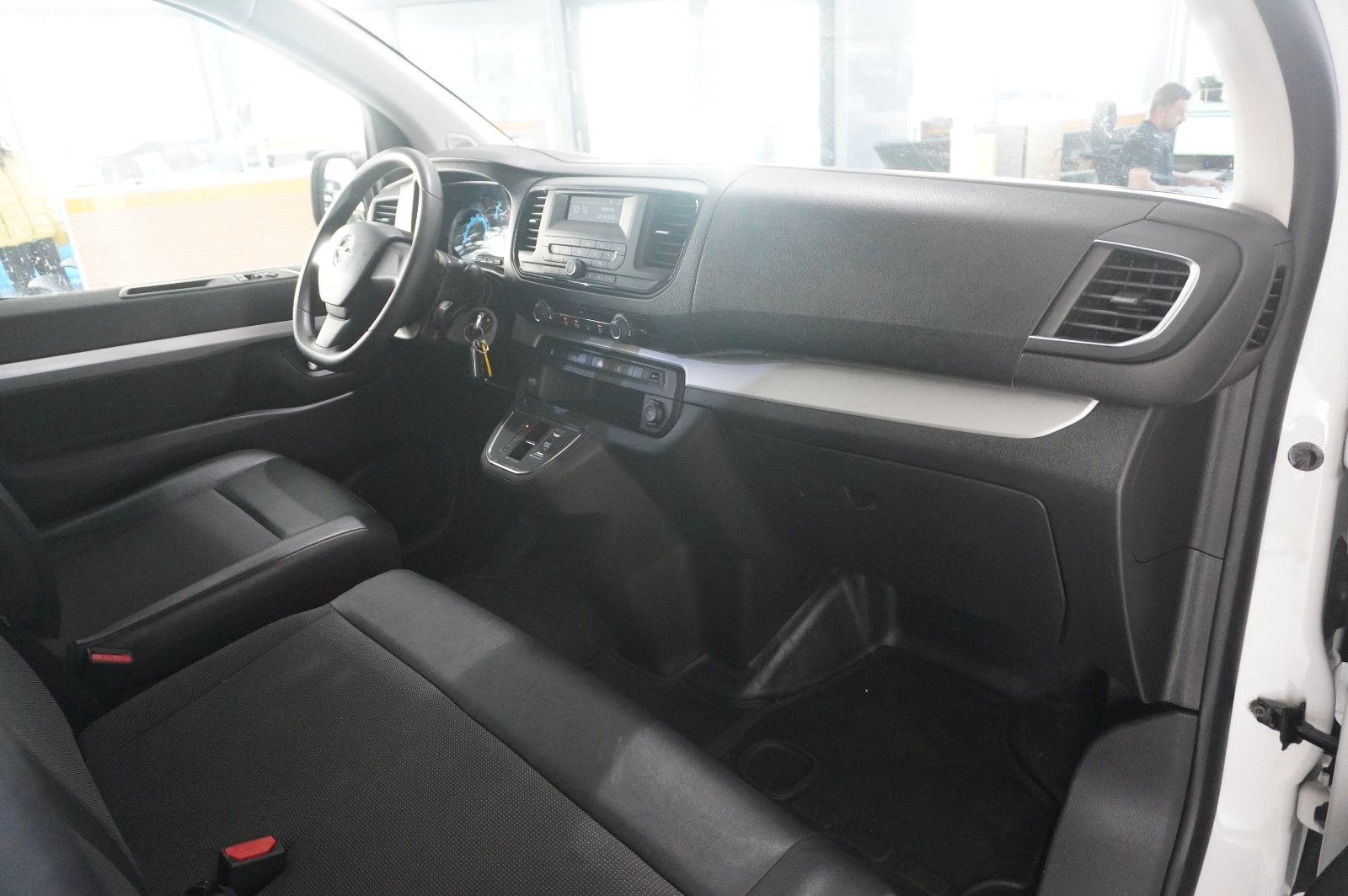Fahrzeugabbildung Opel Vivaro-e Cargo Edition "M" KLIMA/PDC/TEMP./USB