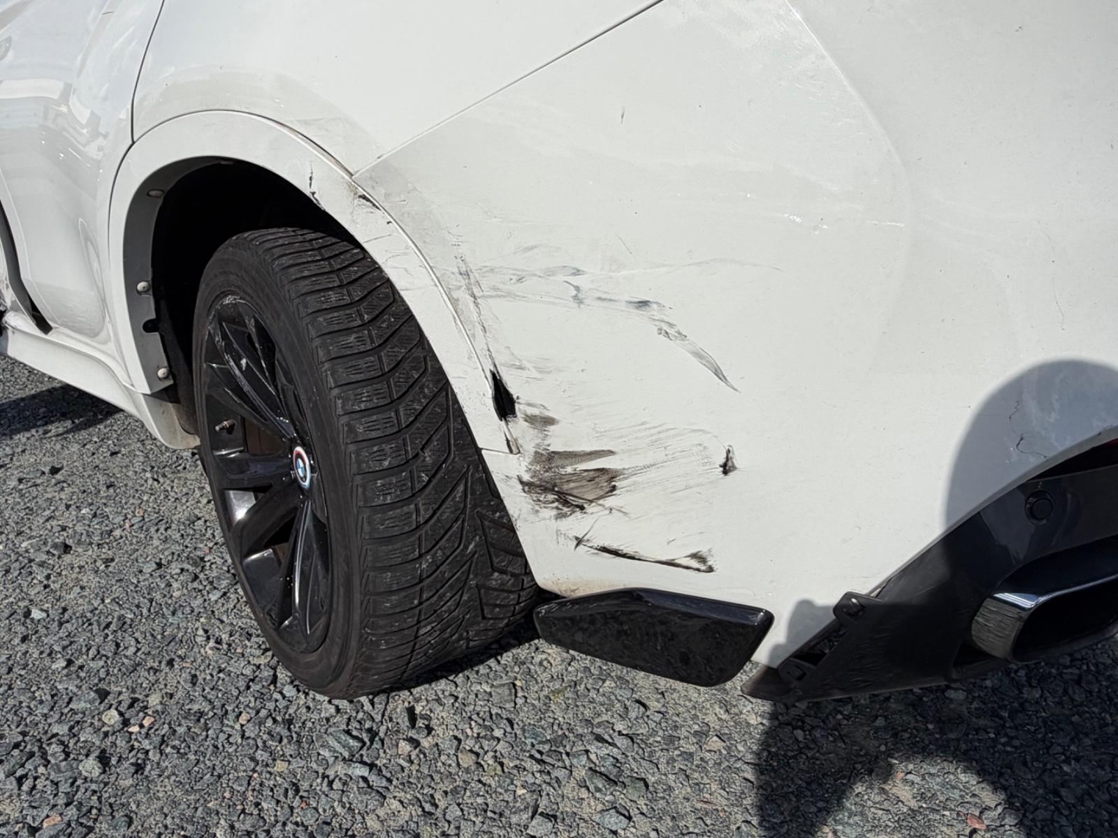 BMW X6 xDrive 50 i  M* Unfallfahrzeug* GSD/Navi/360*