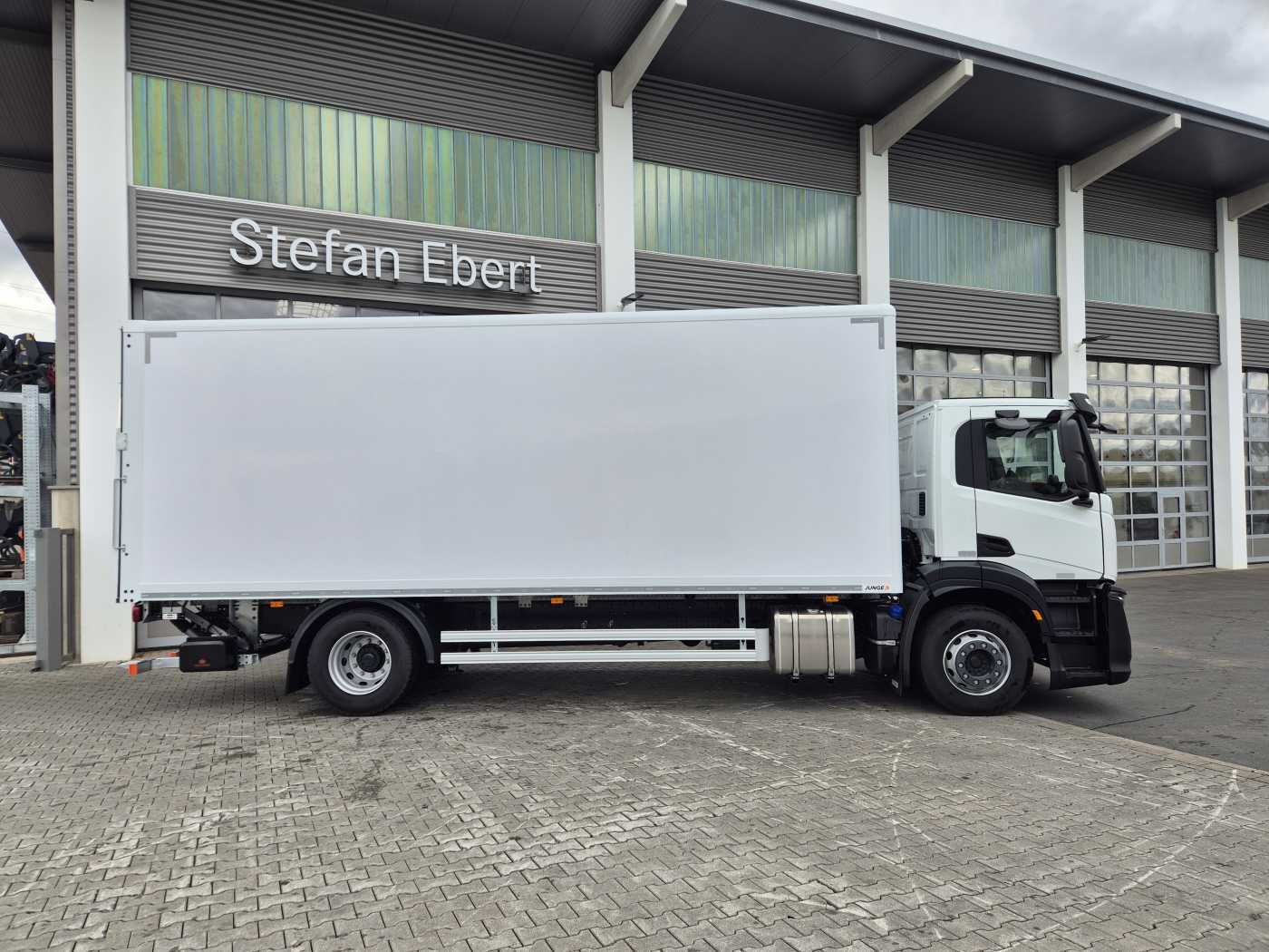 Fahrzeugabbildung Iveco AD190S40/P 4x2 Ladebordwand 2.000kg Navi ACC