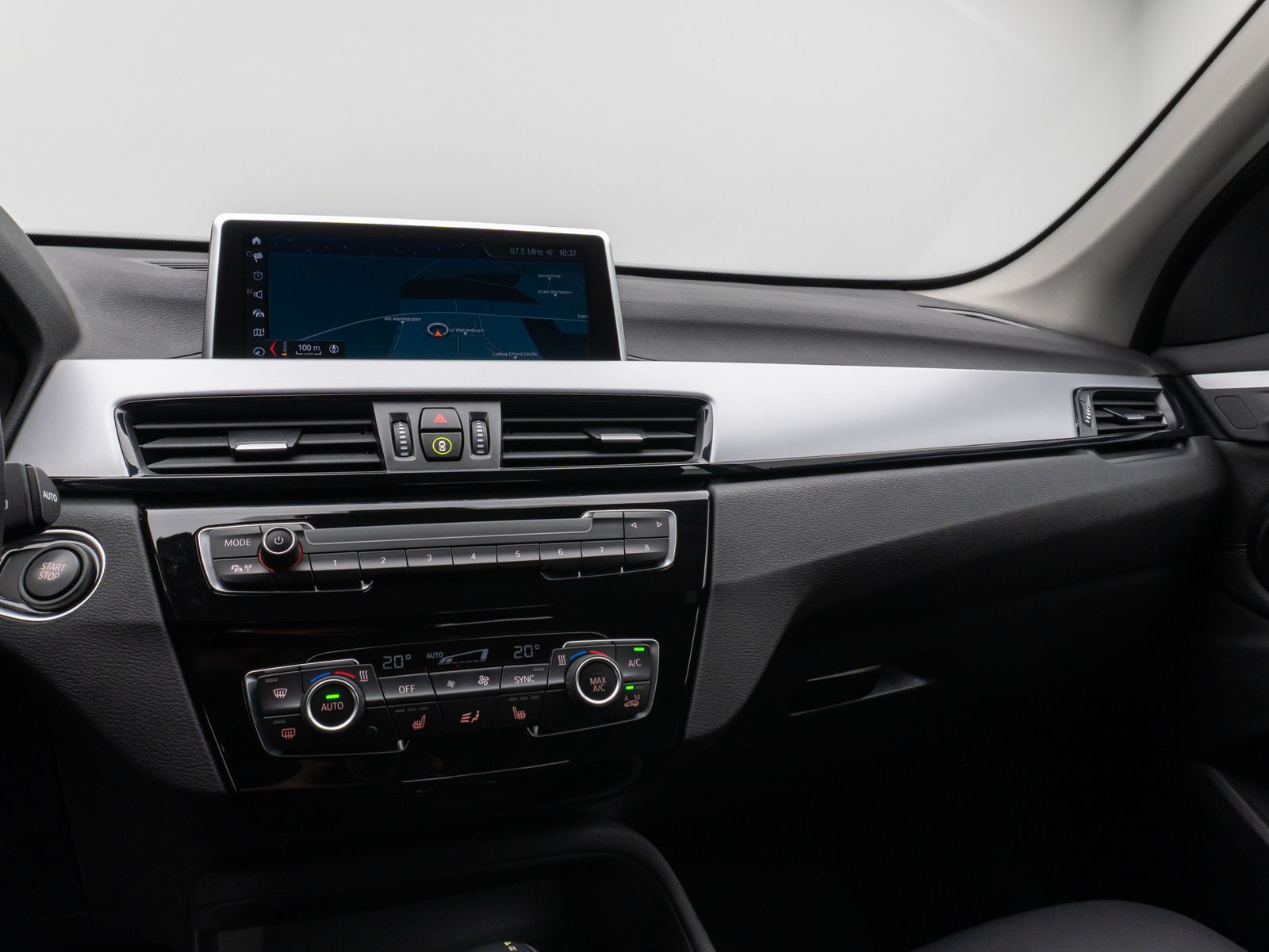 Fahrzeugabbildung BMW X1 xD25e Kamera DAB Komfort Sportsitz Parkassist