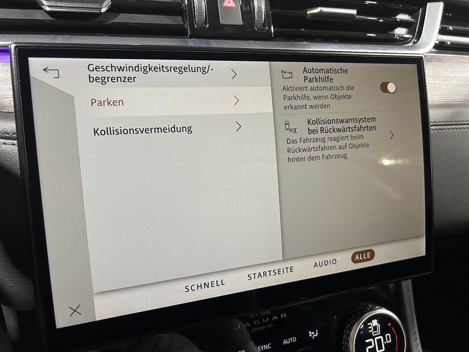 Fahrzeugabbildung Jaguar F-PACE SE AWD/HEAD-UP/MEMORY/ACC/KAMERA/APPLE