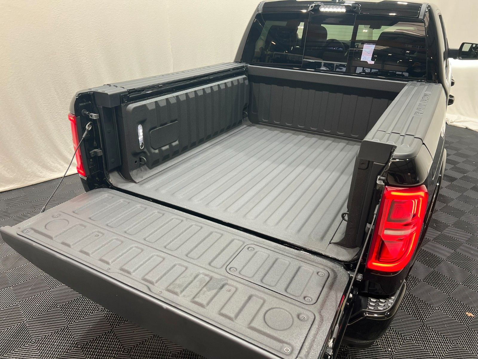 Fahrzeugabbildung Dodge RAM 1500 Limited Night  H/O 3.0L