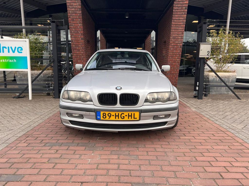 BMW 320 3-serie 320i Executive