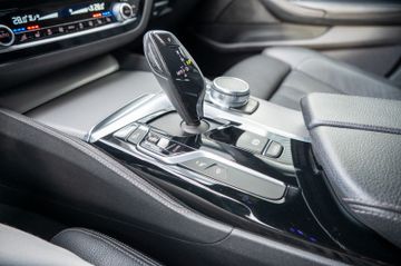 Fahrzeugabbildung BMW 540d Touring xDrive M-SPORT|KEYL|360°|AMBI|DISP