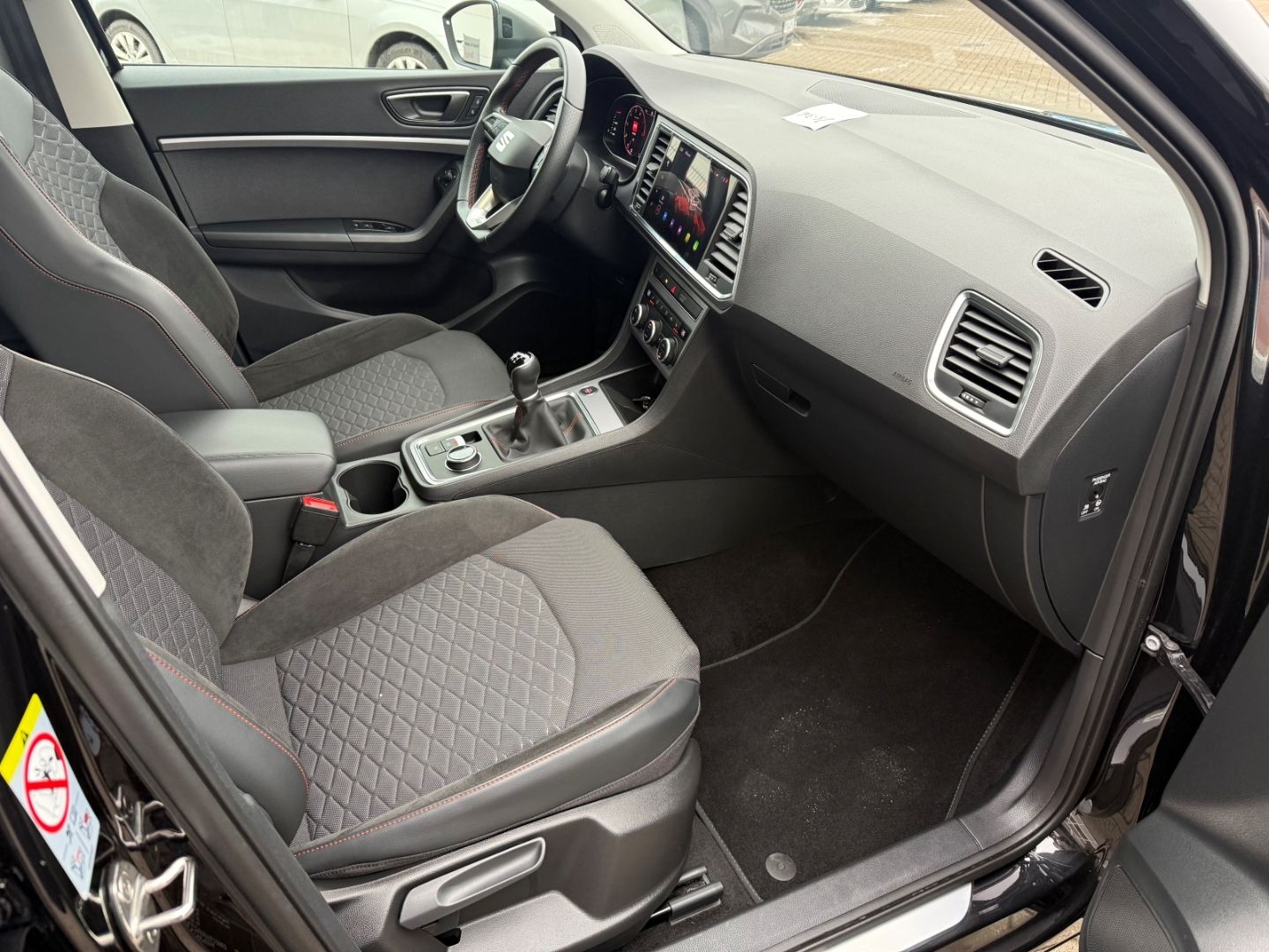SEAT Ateca FR AHK-klappbar Navi Digitales Cockpit LED - Image 28