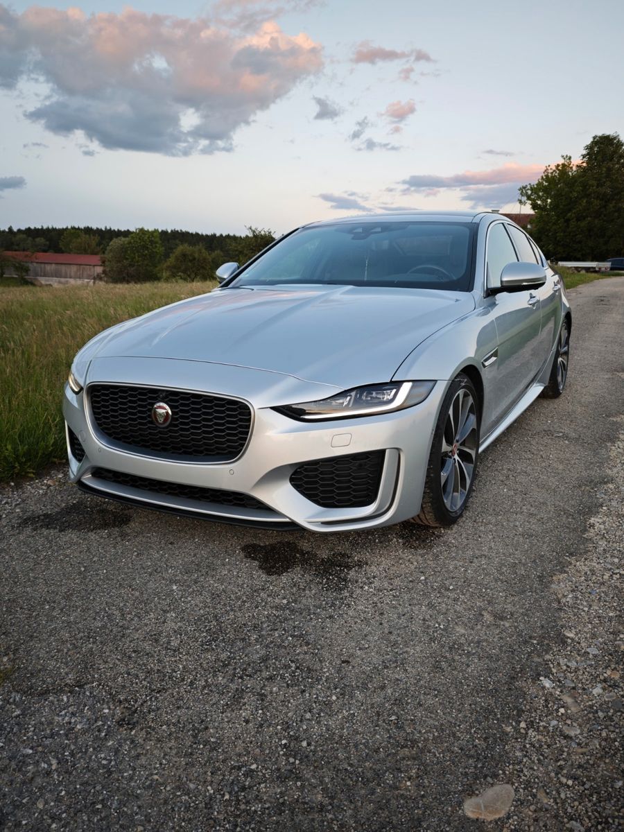 JAGUAR XE